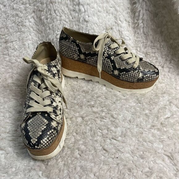 Steve Madden Korrie Lace-Up snake skin print Beige & gray Platform Sneakers SZ10 - Picture 3 of 14